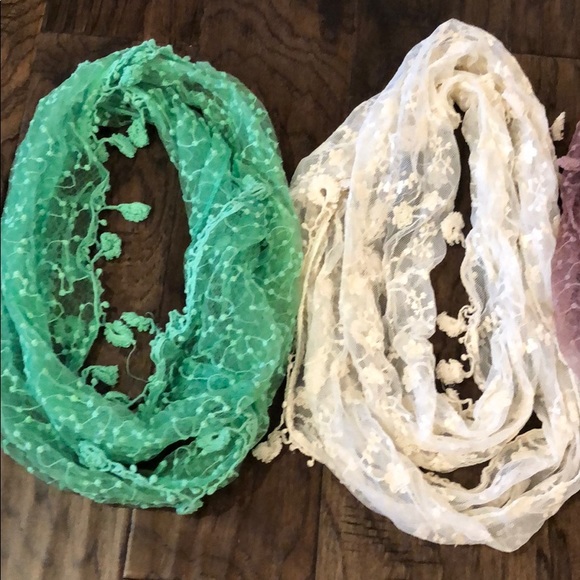 Infinity Lace Scarf - Picture 2 of 8